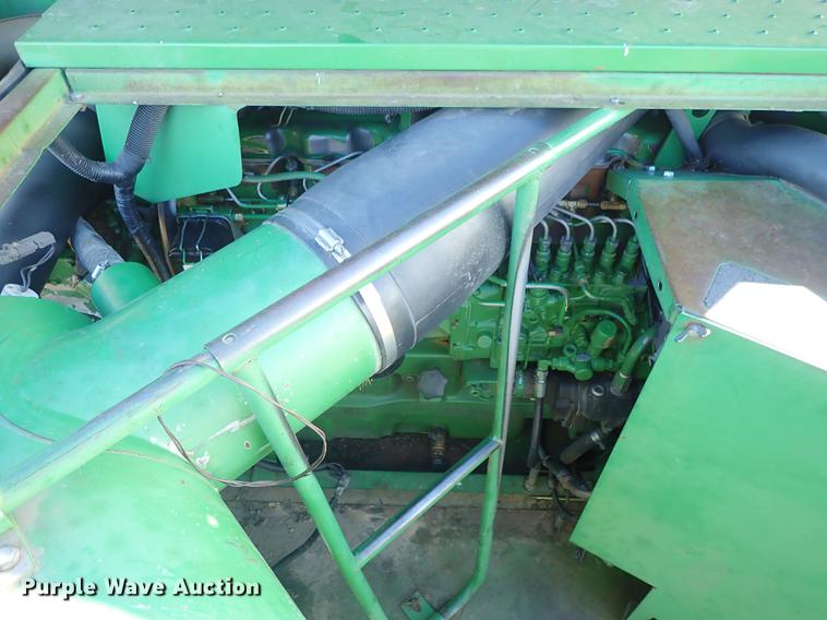 image for item DF8666 1995 John Deere 9600 combine