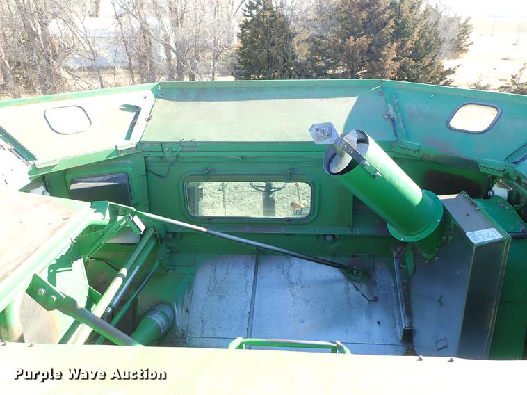 image for item DF8666 1995 John Deere 9600 combine
