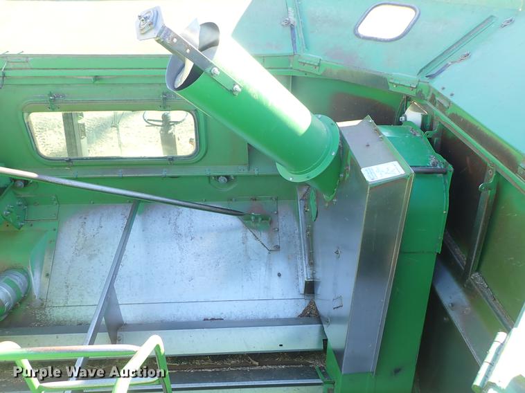 image for item DF8666 1995 John Deere 9600 combine