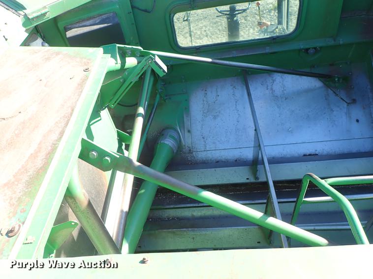 image for item DF8666 1995 John Deere 9600 combine