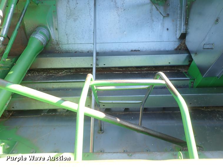 image for item DF8666 1995 John Deere 9600 combine