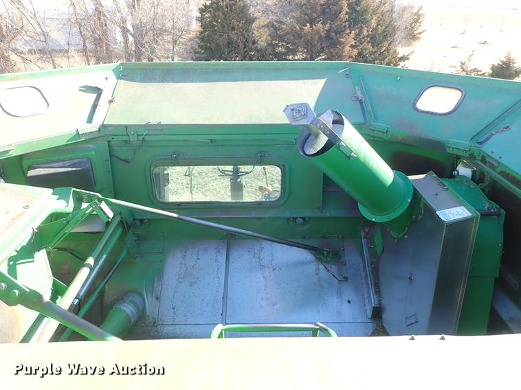 image for item DF8666 1995 John Deere 9600 combine