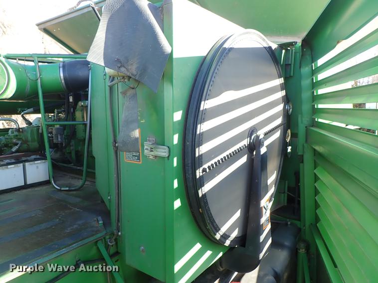 image for item DF8666 1995 John Deere 9600 combine