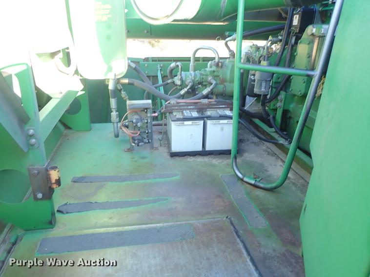 image for item DF8666 1995 John Deere 9600 combine
