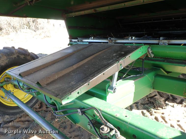 image for item DF8666 1995 John Deere 9600 combine