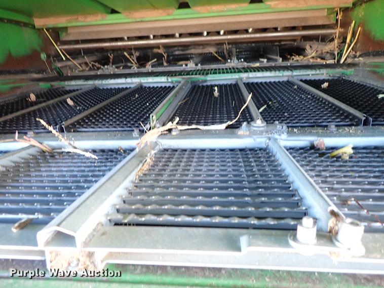 image for item DF8666 1995 John Deere 9600 combine