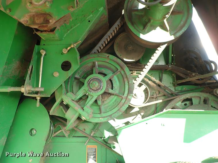 image for item DF8666 1995 John Deere 9600 combine
