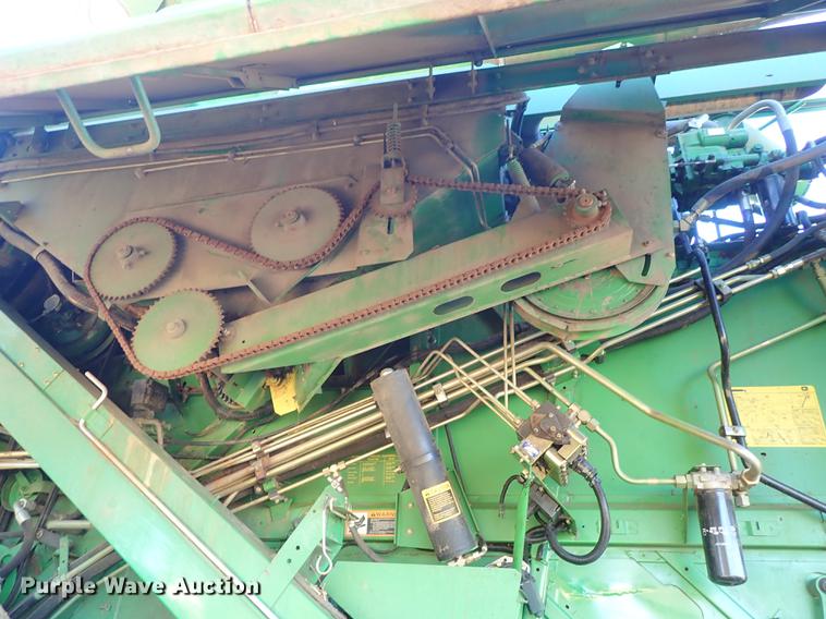 image for item DF8666 1995 John Deere 9600 combine