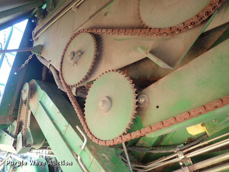 image for item DF8666 1995 John Deere 9600 combine