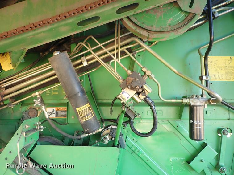 image for item DF8666 1995 John Deere 9600 combine
