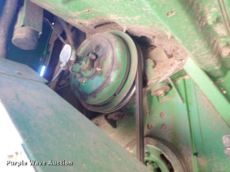 image for item DF8666 1995 John Deere 9600 combine