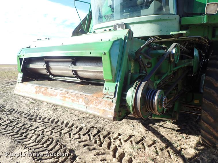 image for item DF8666 1995 John Deere 9600 combine