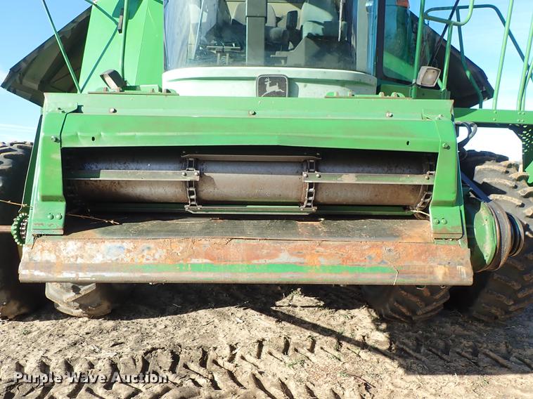 image for item DF8666 1995 John Deere 9600 combine