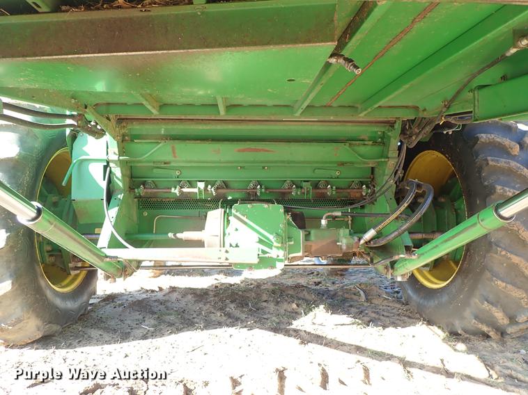 image for item DF8666 1995 John Deere 9600 combine