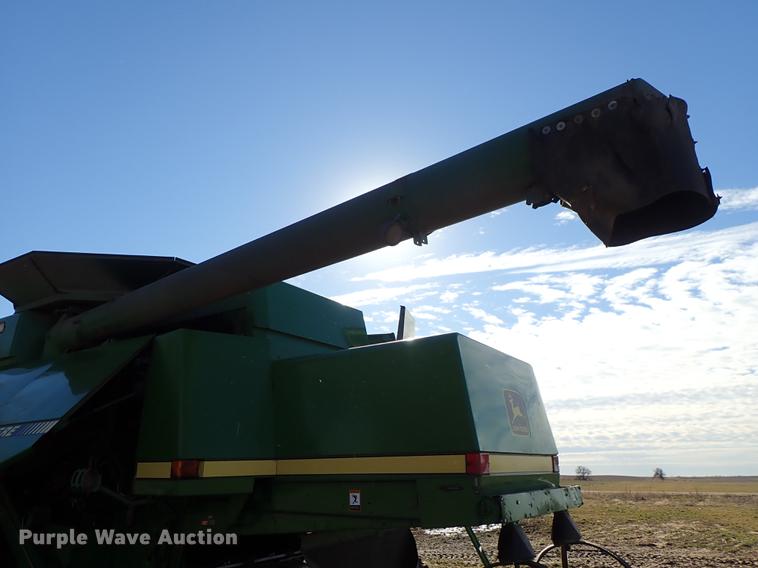 image for item DF8666 1995 John Deere 9600 combine