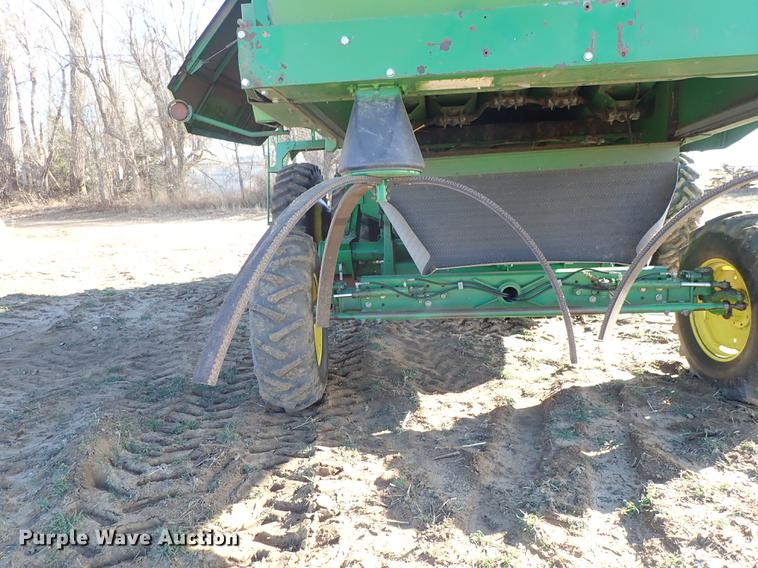 image for item DF8666 1995 John Deere 9600 combine