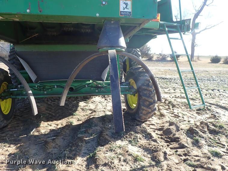 image for item DF8666 1995 John Deere 9600 combine