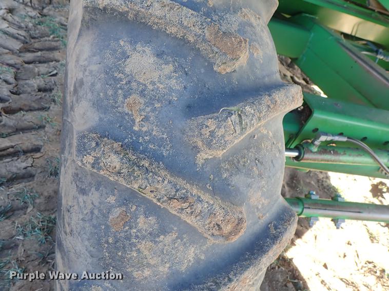 image for item DF8666 1995 John Deere 9600 combine