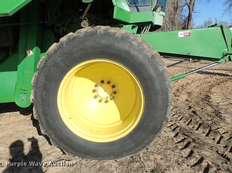 image for item DF8666 1995 John Deere 9600 combine