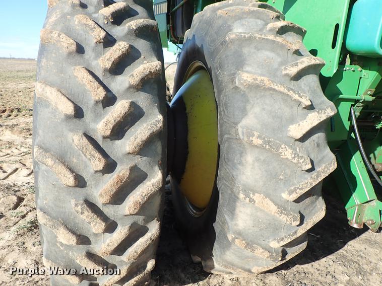 image for item DF8666 1995 John Deere 9600 combine