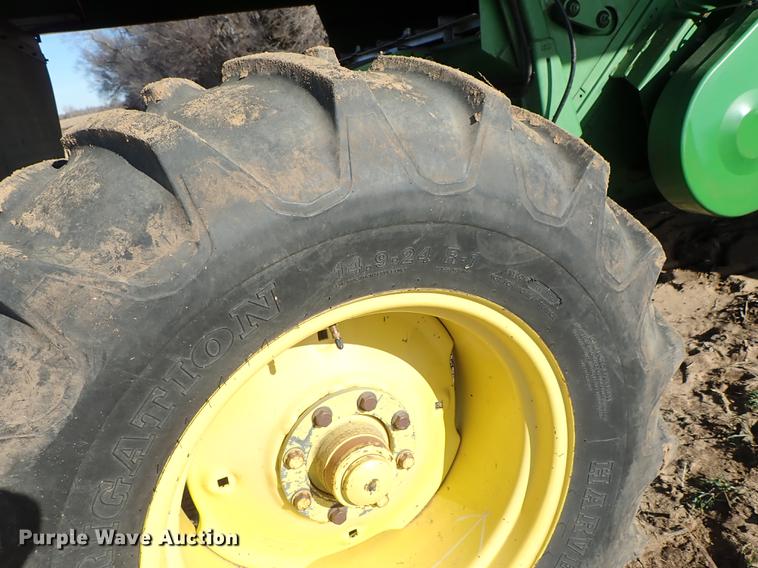 image for item DF8666 1995 John Deere 9600 combine