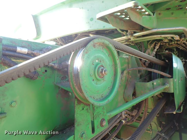 image for item DF8666 1995 John Deere 9600 combine