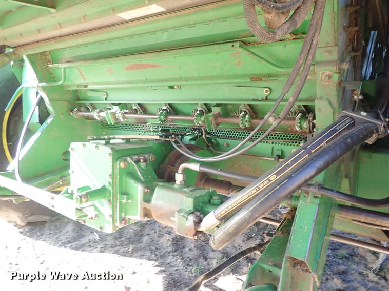 image for item DF8666 1995 John Deere 9600 combine