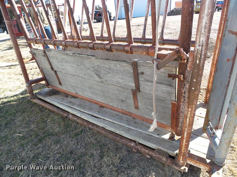 image for item EQ9035 My-D Hand-D livestock chute