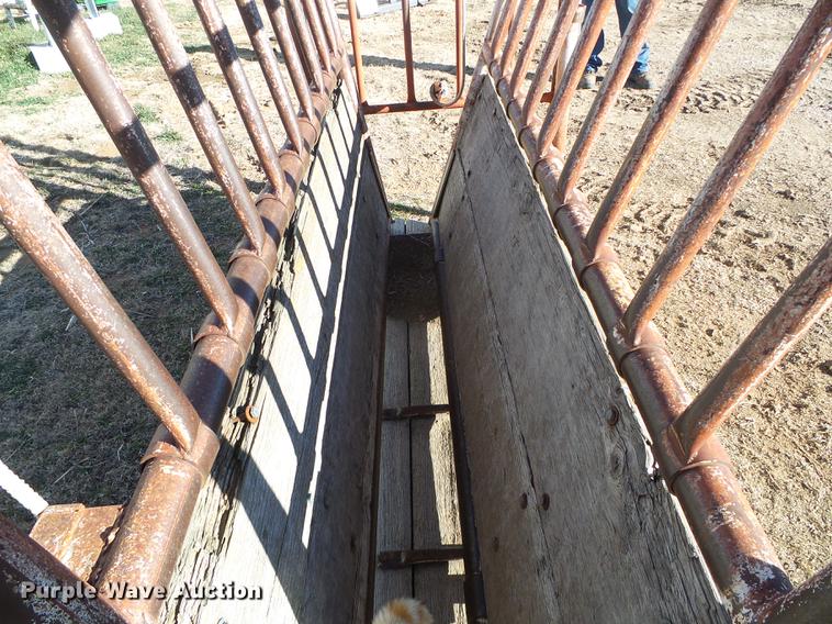 image for item EQ9035 My-D Hand-D livestock chute