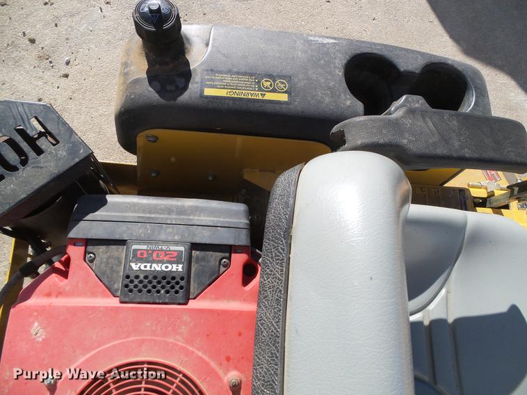 image for item EQ9039 2001 Hustler FasTrak Z lawn mower