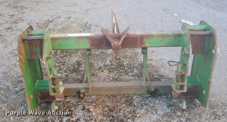 image for item ER9391 John Deere bale spear