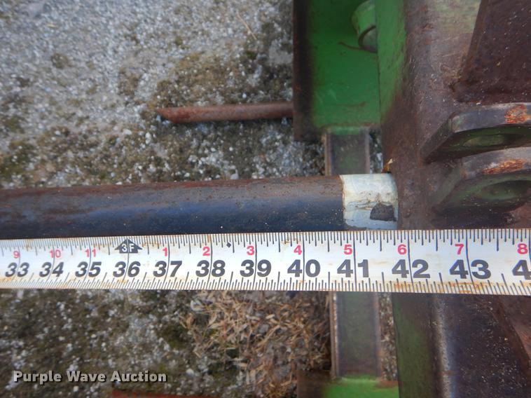 image for item ER9391 John Deere bale spear