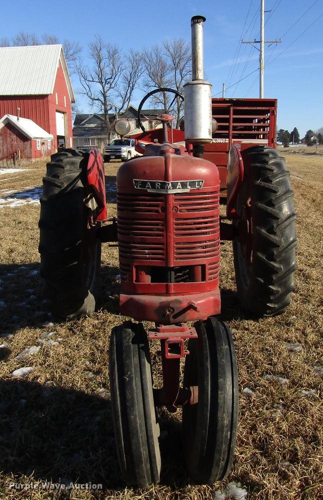 image for item EU9556 1940 International H tractor