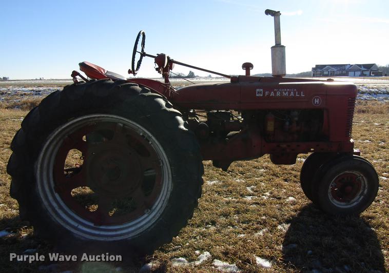 image for item EU9556 1940 International H tractor