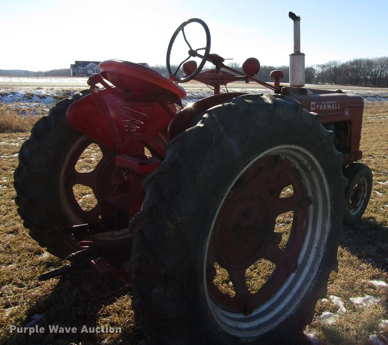 image for item EU9556 1940 International H tractor