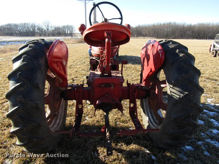 image for item EU9556 1940 International H tractor