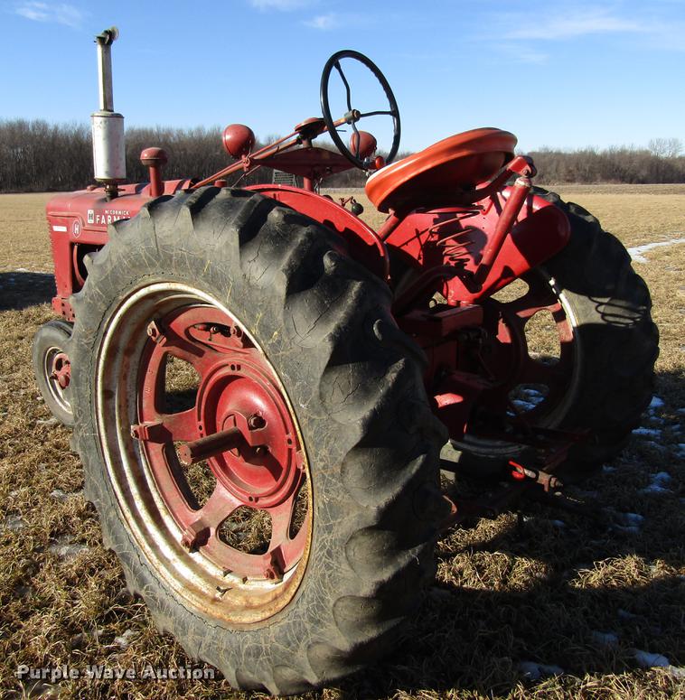 image for item EU9556 1940 International H tractor