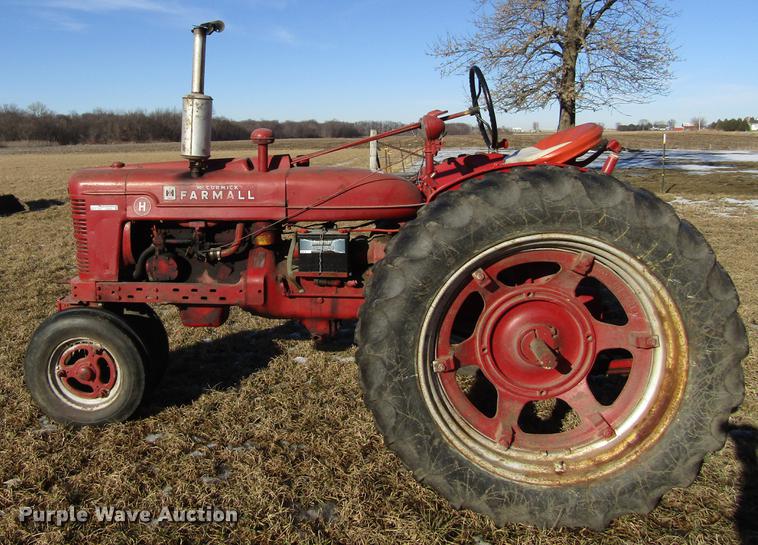 image for item EU9556 1940 International H tractor