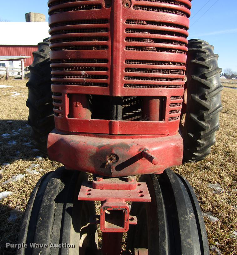 image for item EU9556 1940 International H tractor