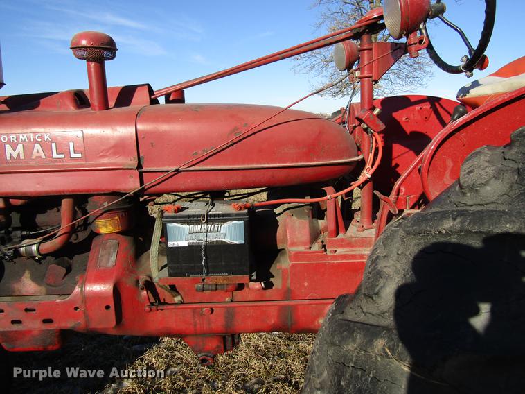 image for item EU9556 1940 International H tractor