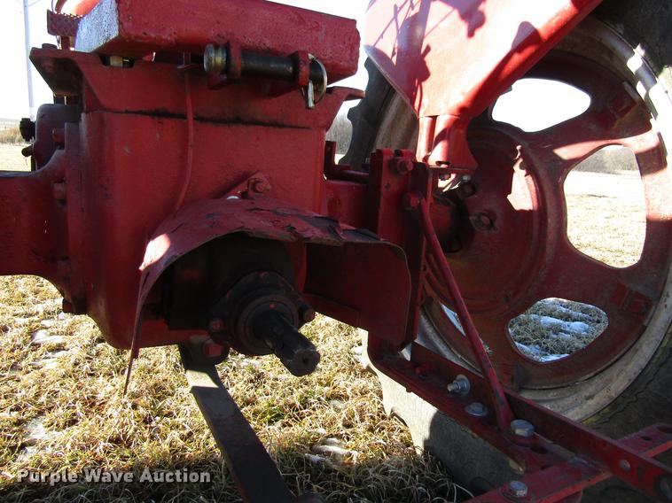 image for item EU9556 1940 International H tractor