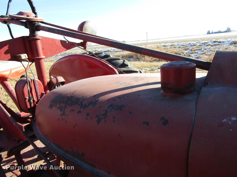 image for item EU9556 1940 International H tractor