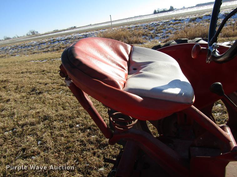 image for item EU9556 1940 International H tractor