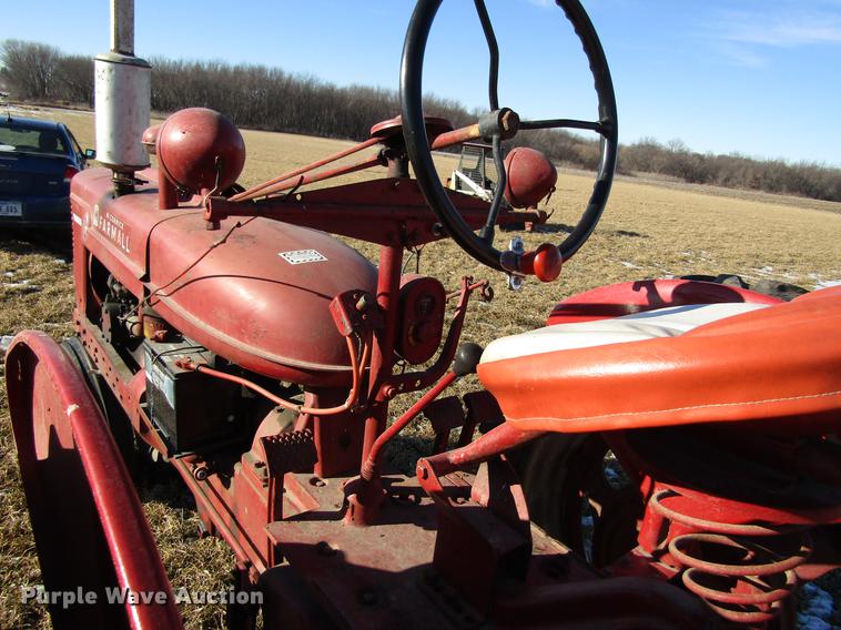 image for item EU9556 1940 International H tractor