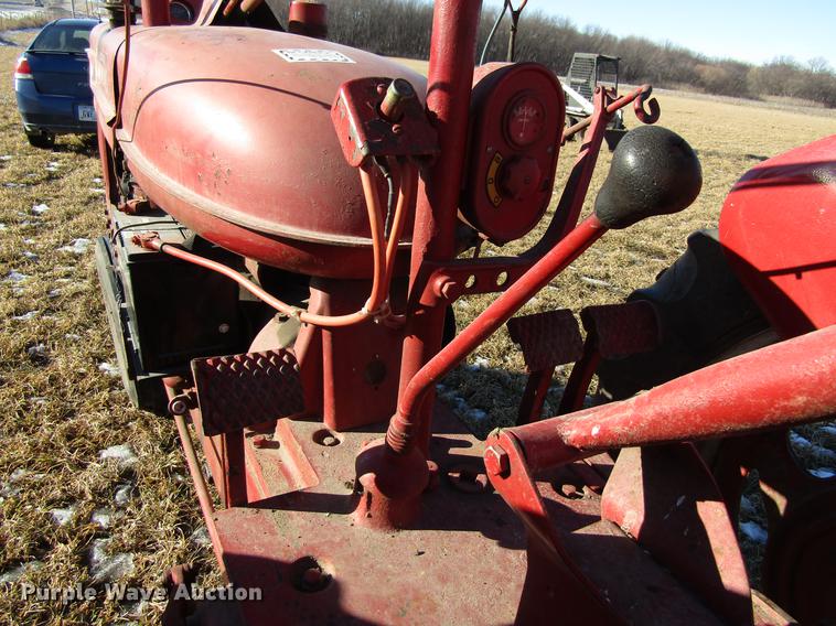 image for item EU9556 1940 International H tractor