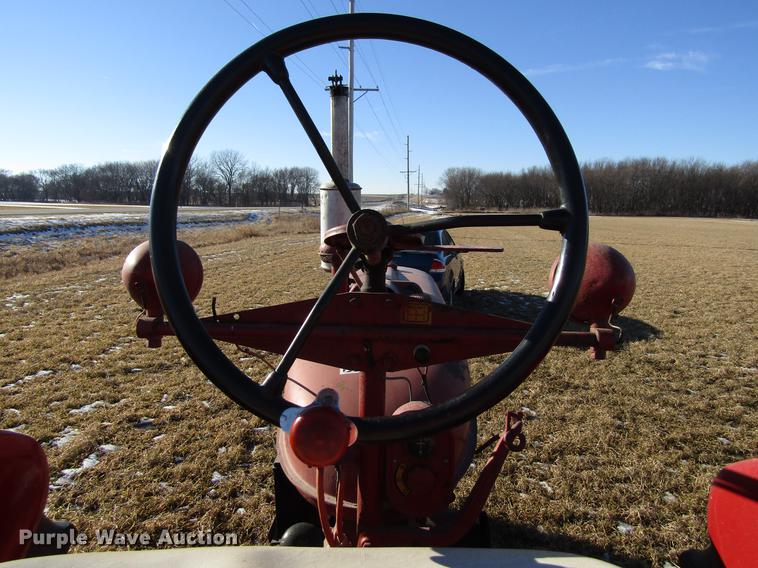 image for item EU9556 1940 International H tractor