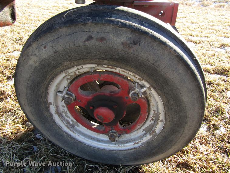 image for item EU9556 1940 International H tractor