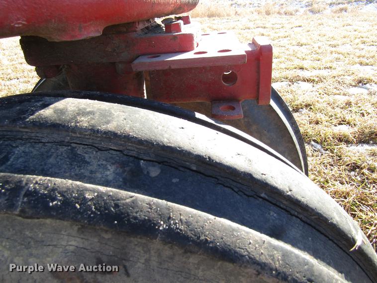 image for item EU9556 1940 International H tractor