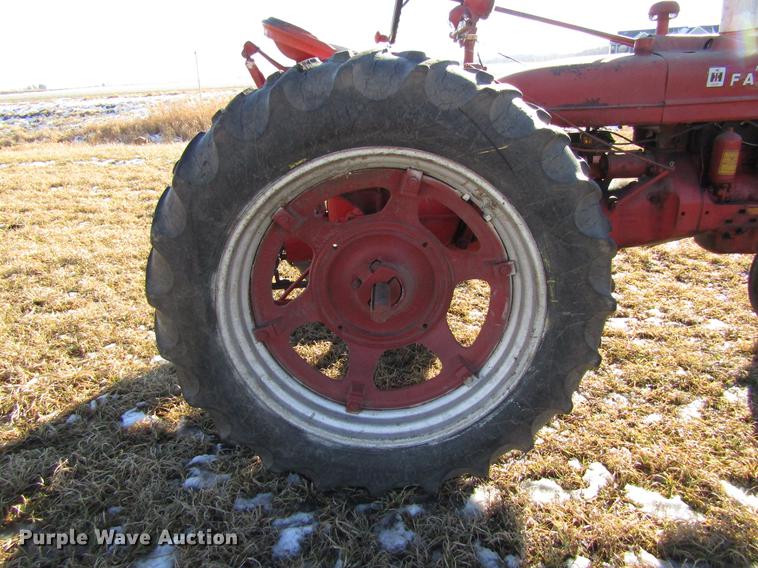 image for item EU9556 1940 International H tractor