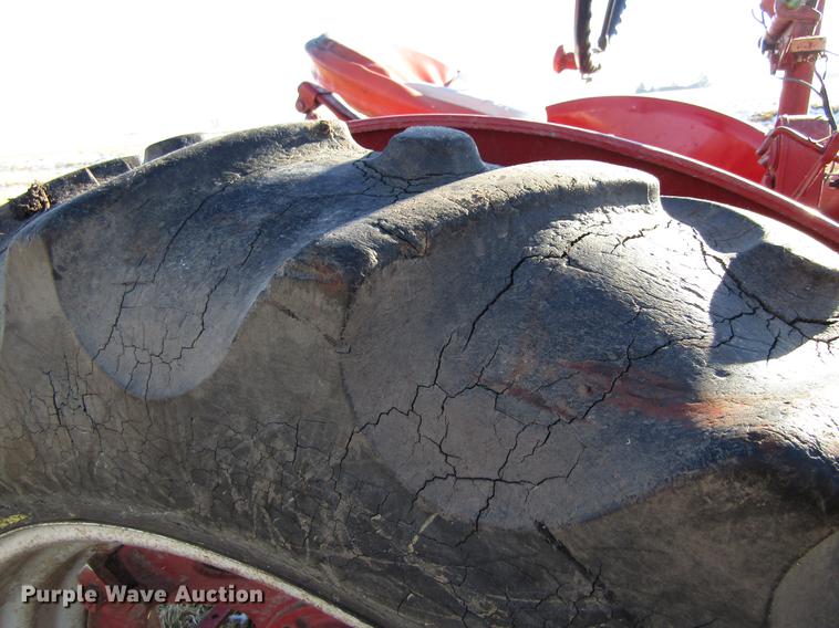 image for item EU9556 1940 International H tractor